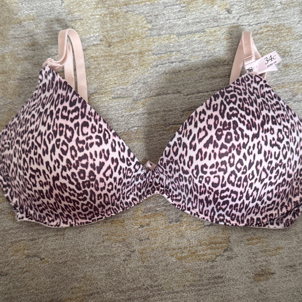 NWT Victoria’s Secret Wireless Push-Up 34C